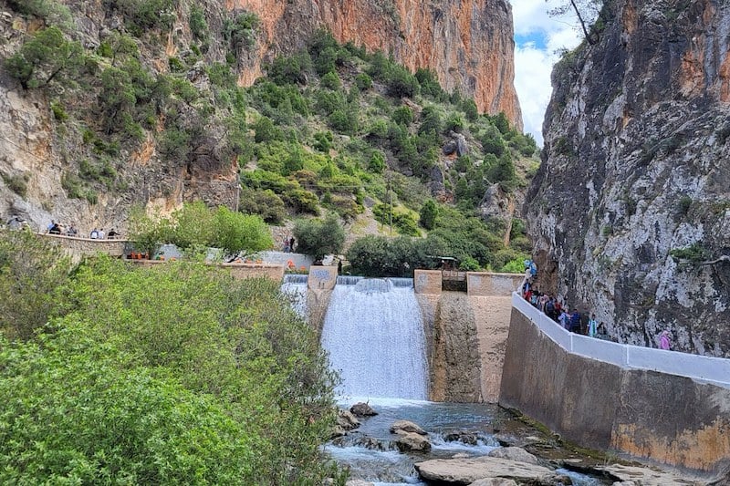 Une excursion aux chutes d'Akchour, à la ville de Chefchaouen et à Ras El Maa